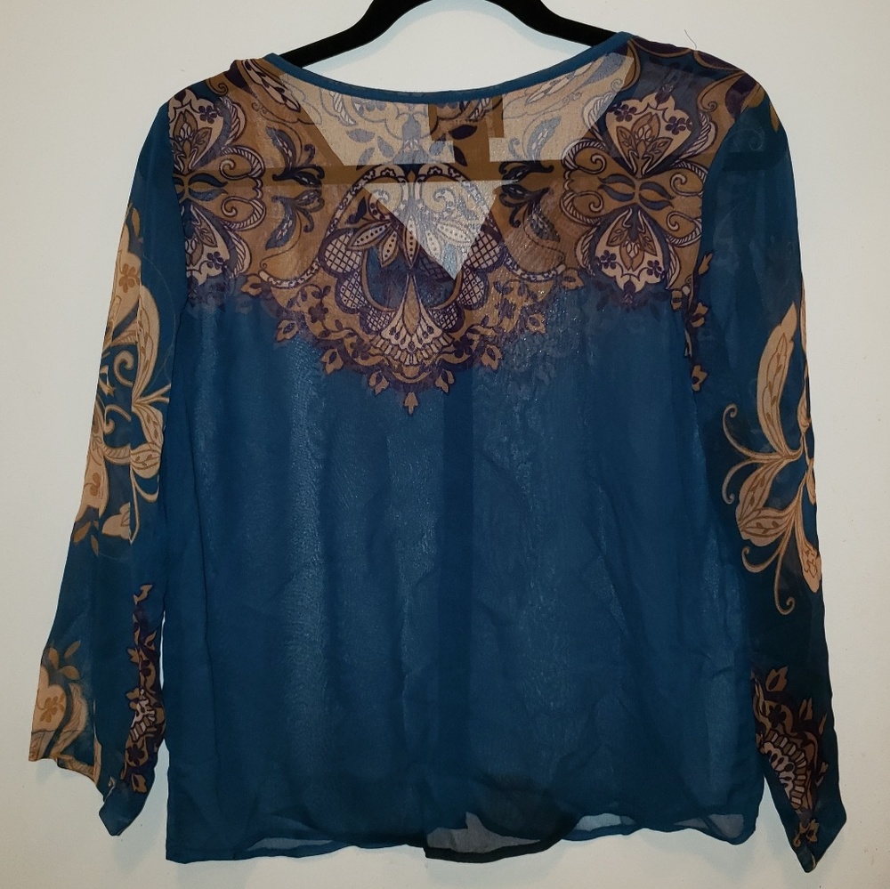 🌻 Flowy Button Up Top - Picture 2 of 4